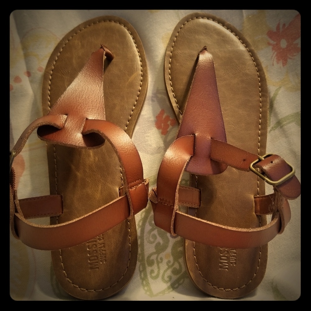 MOSSIMO SUPPLY CO. LEATHER SANDAL